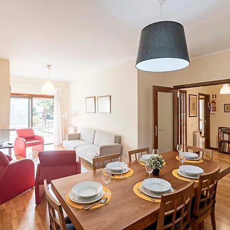 Apartment Quiet 2br Flat W/ Balcony By Lovelystay *