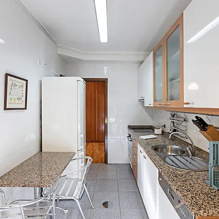 Quiet 2br Flat W/ Balcony By Lovelystay Vila Nova de Gaia