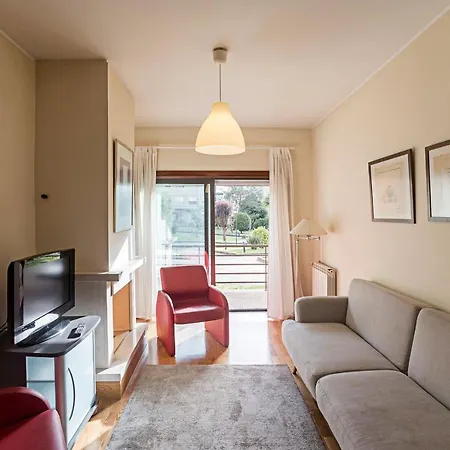 Quiet 2br Flat W/ Balcony By Lovelystay