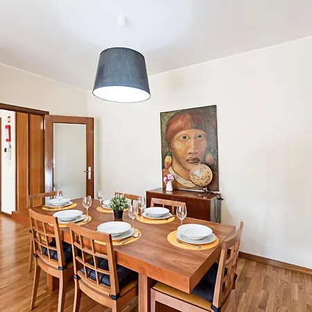 Apartment Quiet 2br Flat W/ Balcony By Lovelystay