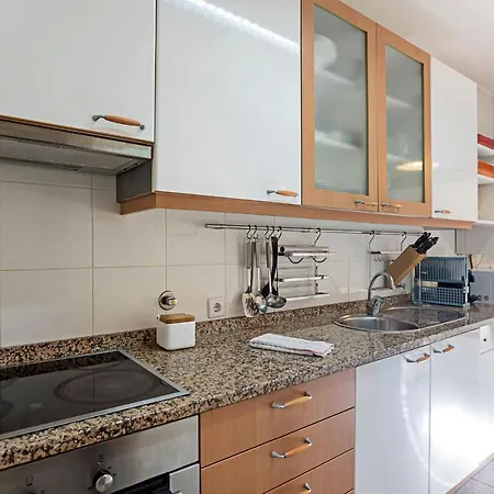 Quiet 2br Flat W/ Balcony By Lovelystay *